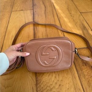 Gucci Pebbled Calfskin Small Soho Disco Bag Camelia